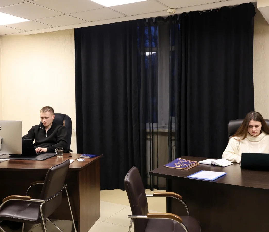 Історія адвокатів ЮК "Прасолов та Партнери", які працюють в офісному приміщенні