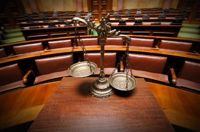 судійська зала по розгляду справи за ст. 130